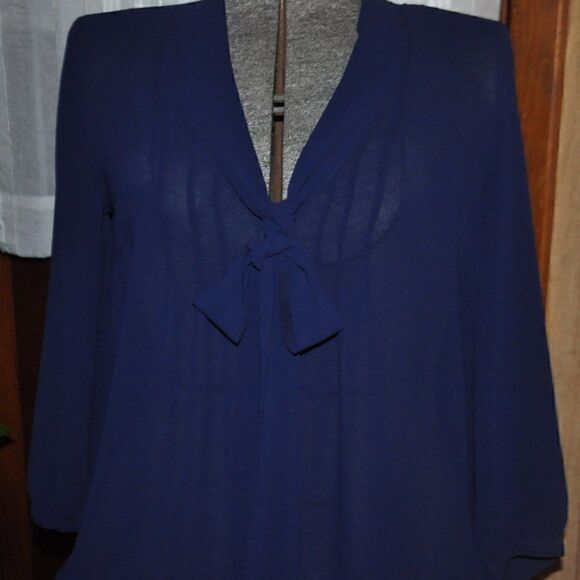 2/$10 Forever 21 Navy Blouse with side ruching and tie in the front - Picture 2 of 6